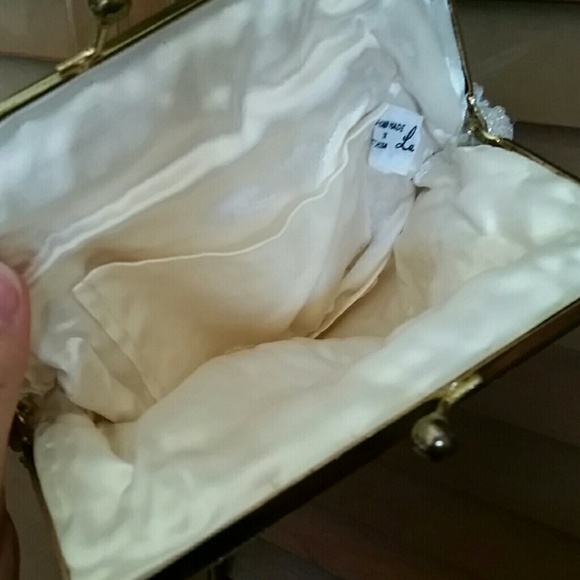 White clutch with hand beading - Picture 3 of 3